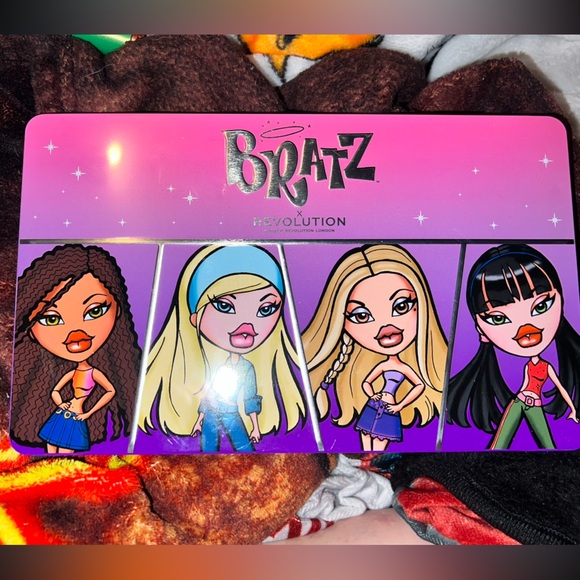 bratz x makeup revolution eyeshadow palette - Picture 2 of 5